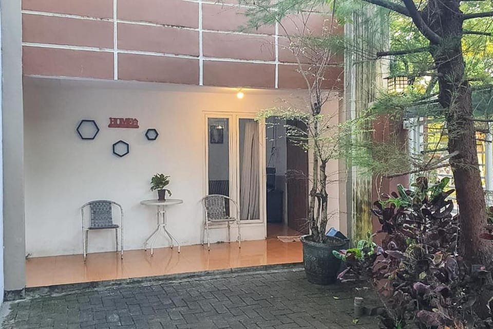Syafa Homestay Syariah Mitra RedDoorz Hotel in East Java