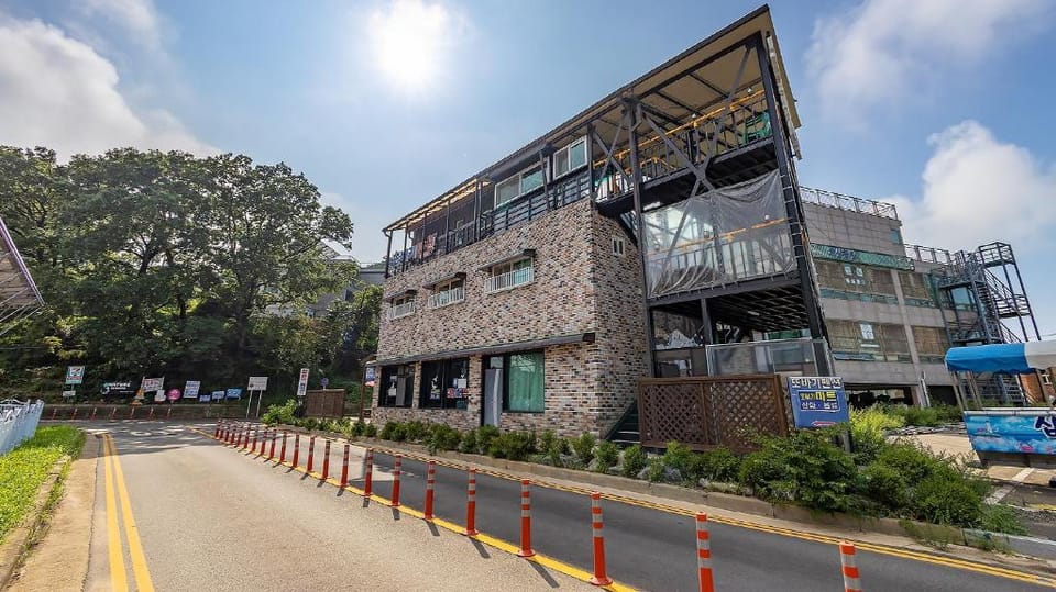 Yeongheungdo Ttobagi Pension Bed and Breakfast in Gyeonggi-do