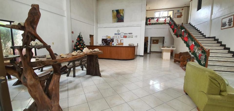 Two (2) bedroom condo unit with common pool Vacation rental in Subic