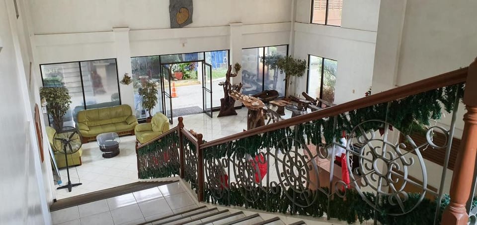 Two (2) bedroom condo unit with common pool Vacation rental in Subic