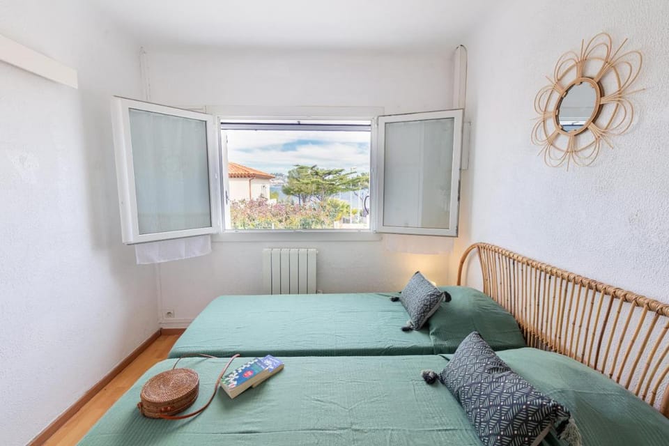 La Maison de Papou, charmante maison de village avec vue mer idéalement située à la Madrague Villa in Hyères