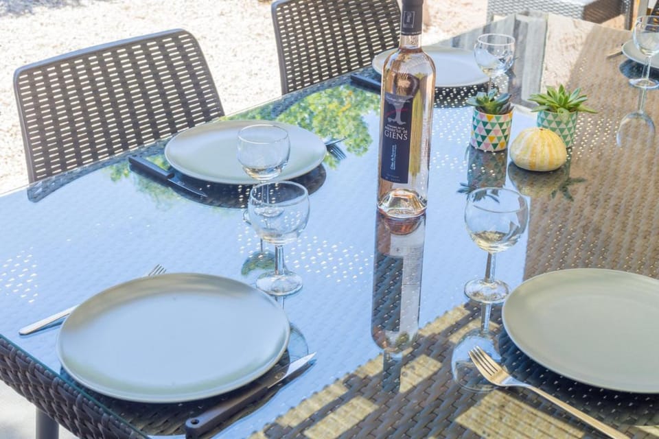 Le Mas, maison au charme provençale idéalement située entre mer et vignes Vacation rental in Hyères