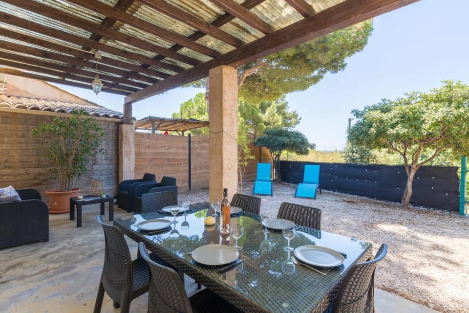Le Mas, maison au charme provençale idéalement située entre mer et vignes Vacation rental in Hyères
