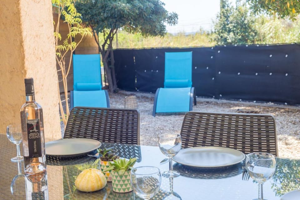Le Mas, maison au charme provençale idéalement située entre mer et vignes Vacation rental in Hyères
