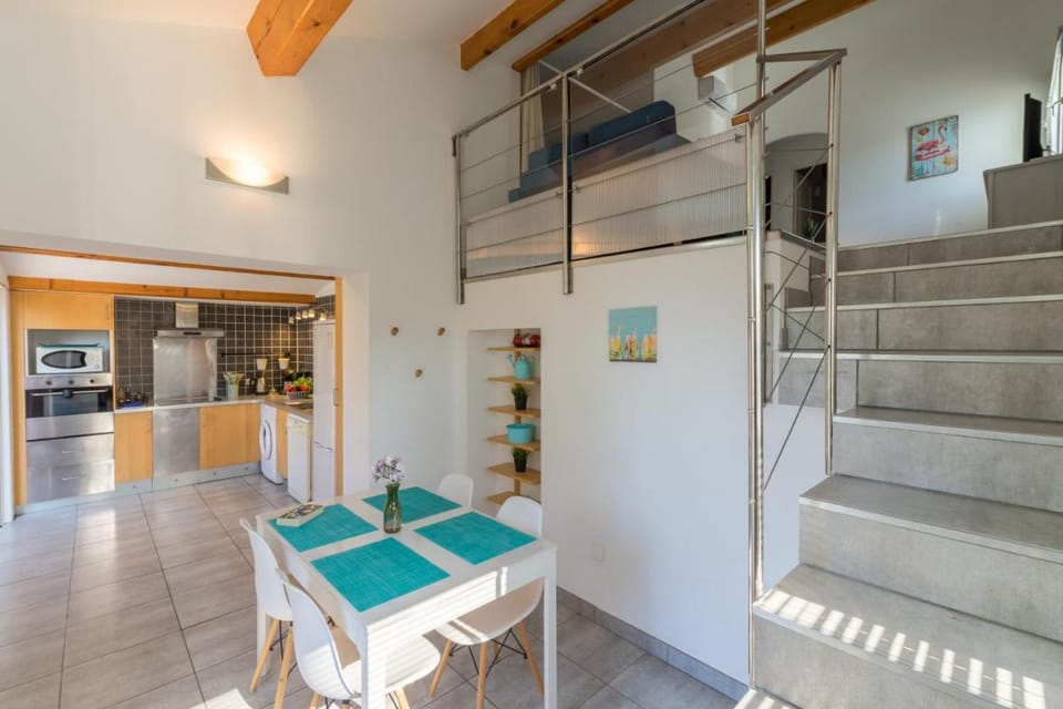 La Bastide, villa en duplex idéalement située à quelques pas de la mer Vacation rental in Hyères