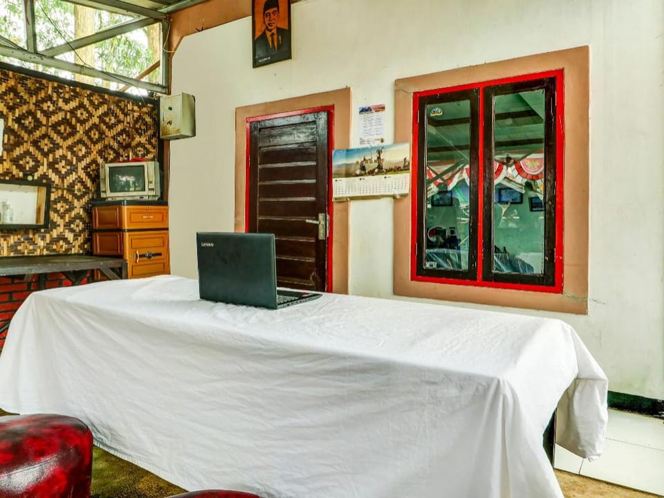 OYO Homes 90991 Eco Tourism Desa Panundaan Ciwidey 2 Syariah Hotel in West Java