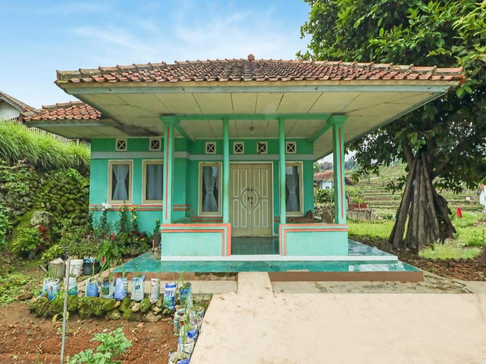 OYO Homes 90991 Eco Tourism Desa Panundaan Ciwidey 2 Syariah Hotel in West Java