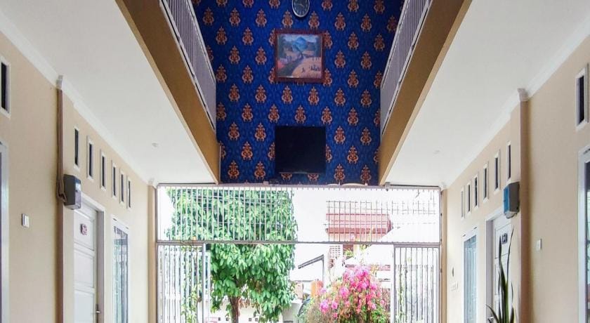 OYO 90978 Khalifi Guesthouse Syariah Hotel in Padang