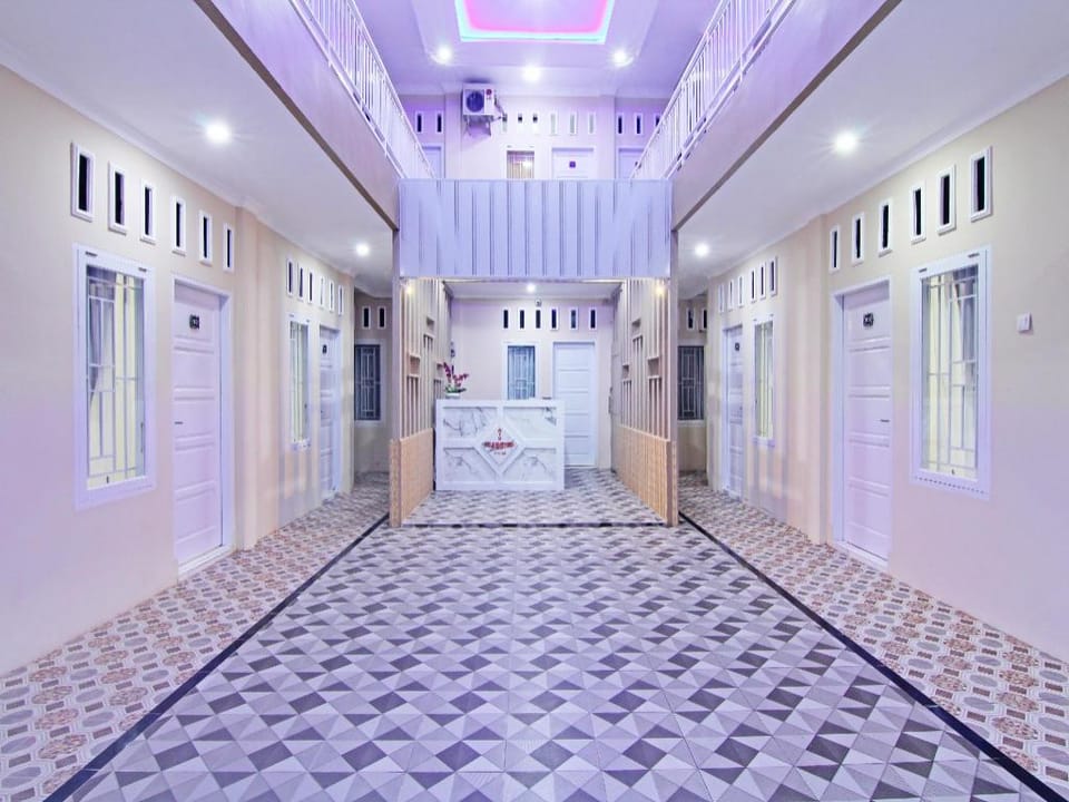 OYO 90978 Khalifi Guesthouse Syariah Hotel in Padang