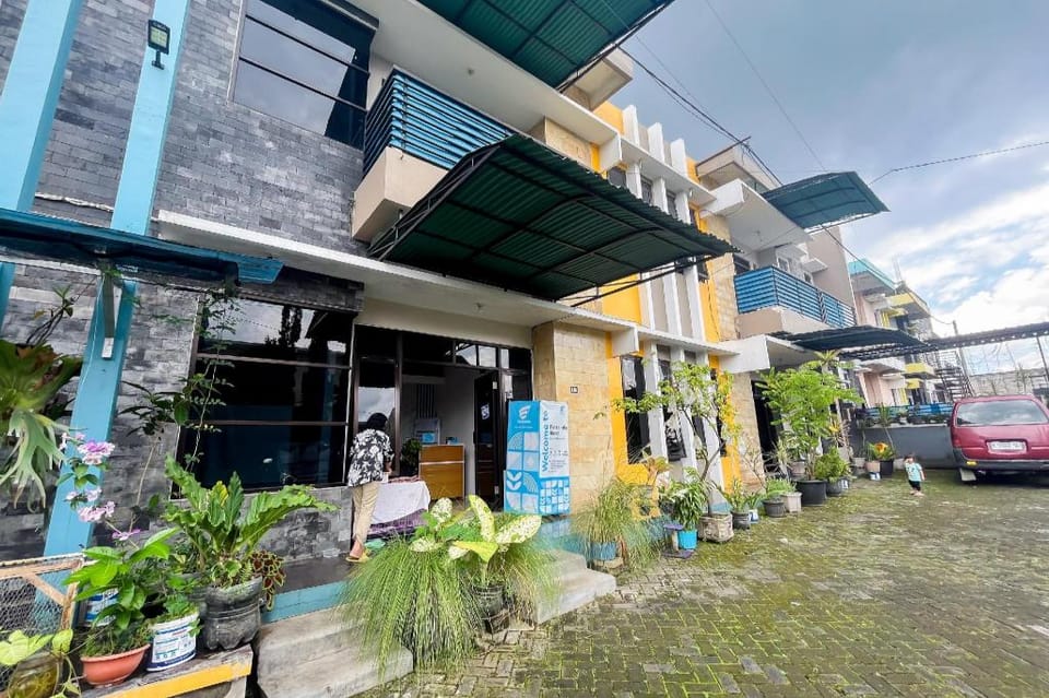 Forzando House Redpartner near Universitas Muhammadiyah Malang Hotel in East Java