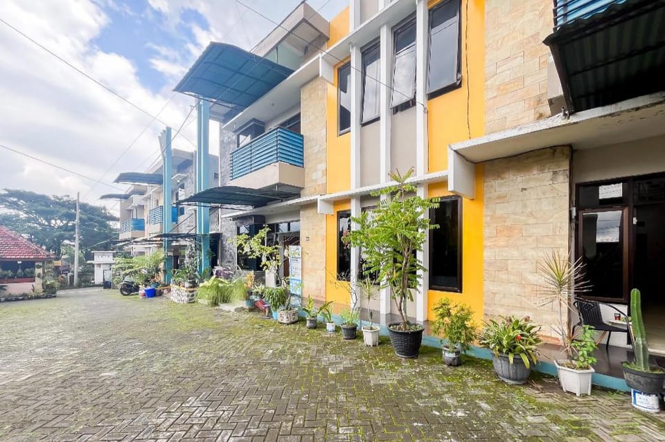 Forzando House Redpartner near Universitas Muhammadiyah Malang Hotel in East Java