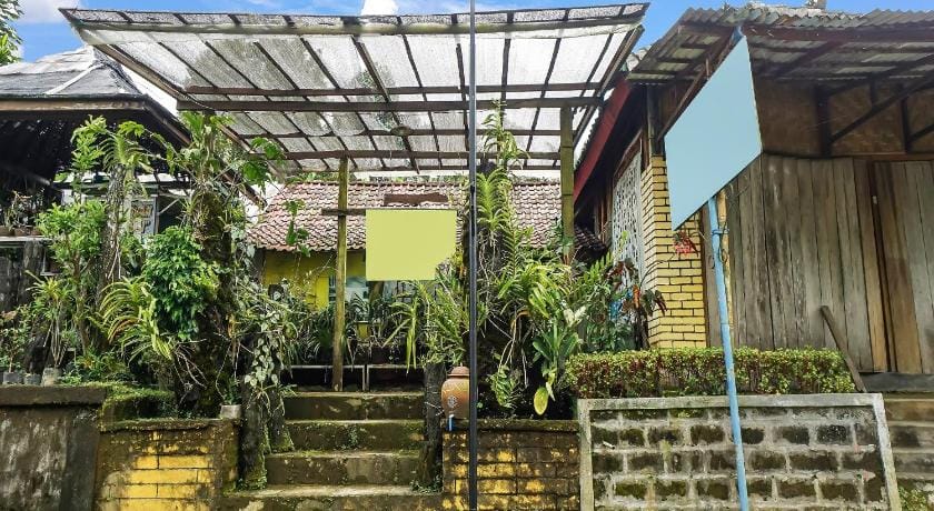 Hotel O Kampung Wisata Ekologi Puspa JagadNearGunung Kelud Hotel in East Java