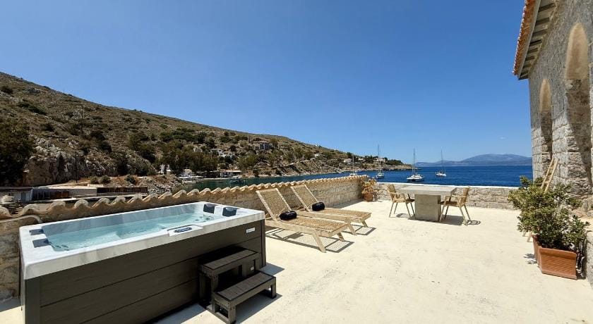 MANDRAKI BEACH RESORT Hotel in Islands