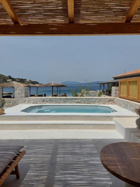 MANDRAKI BEACH RESORT Hotel in Islands