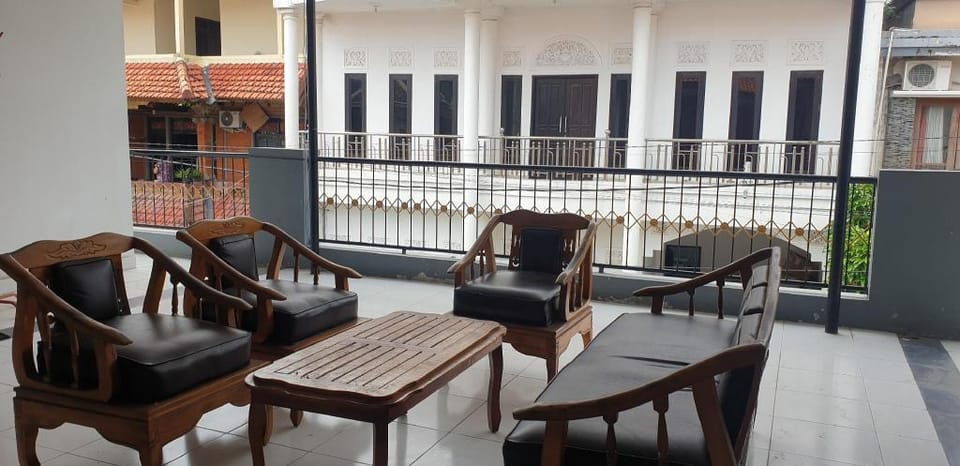OYO 90990 Surya Residence Hotel in Kuta
