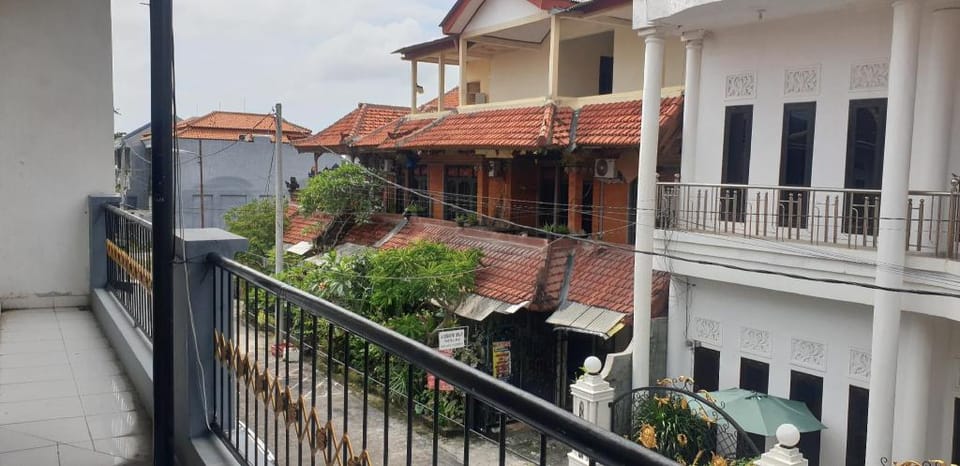 OYO 90990 Surya Residence Hotel in Kuta