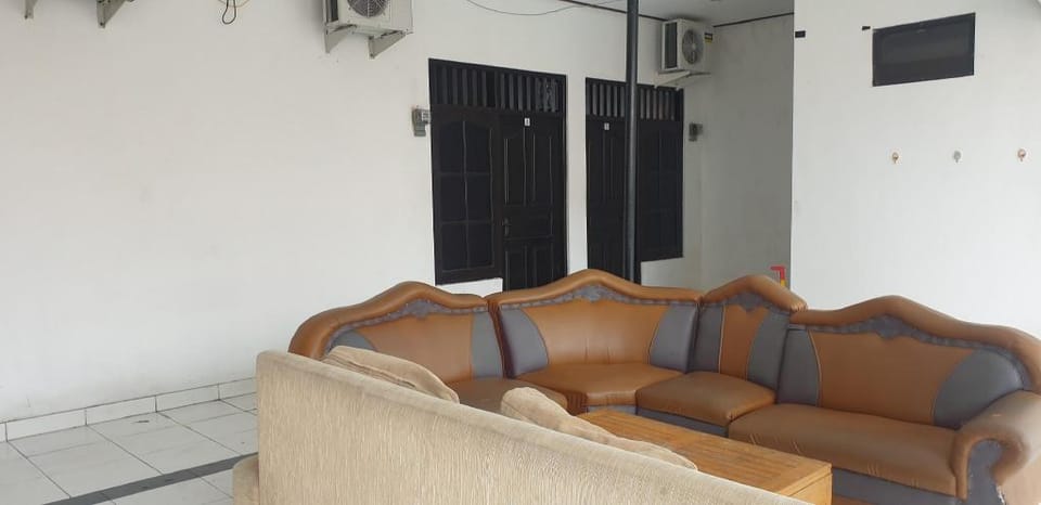 OYO 90990 Surya Residence Hotel in Kuta