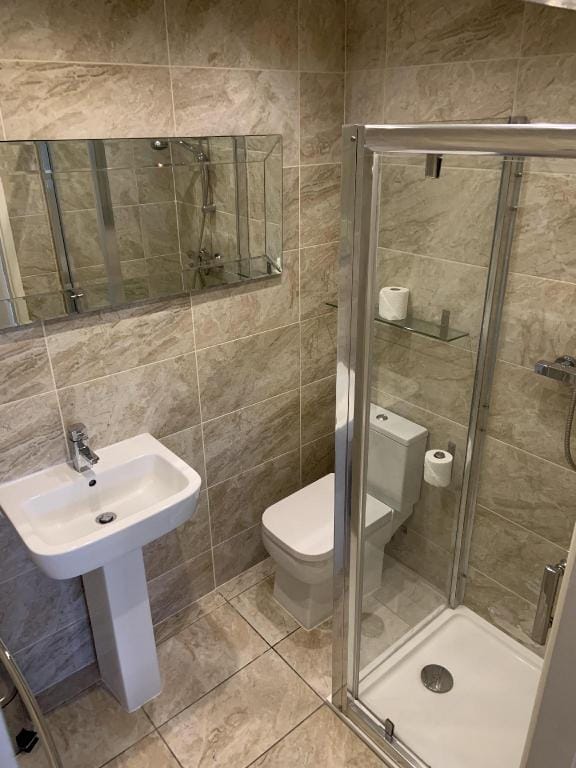 Entire Seaside Home, Sleeps 8, All en-suite rooms Vacation rental in Wallasey