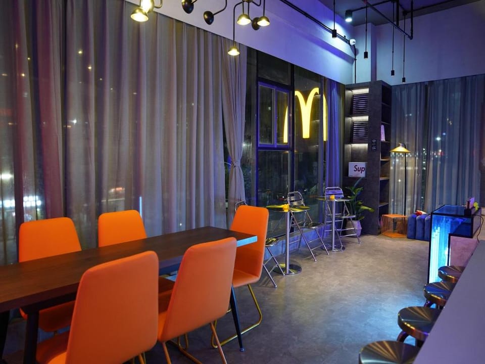 Banana Design Hotel Shenzhen Minzhi Branch 香蕉宿设计酒店（民治店） Hotel in Hong Kong