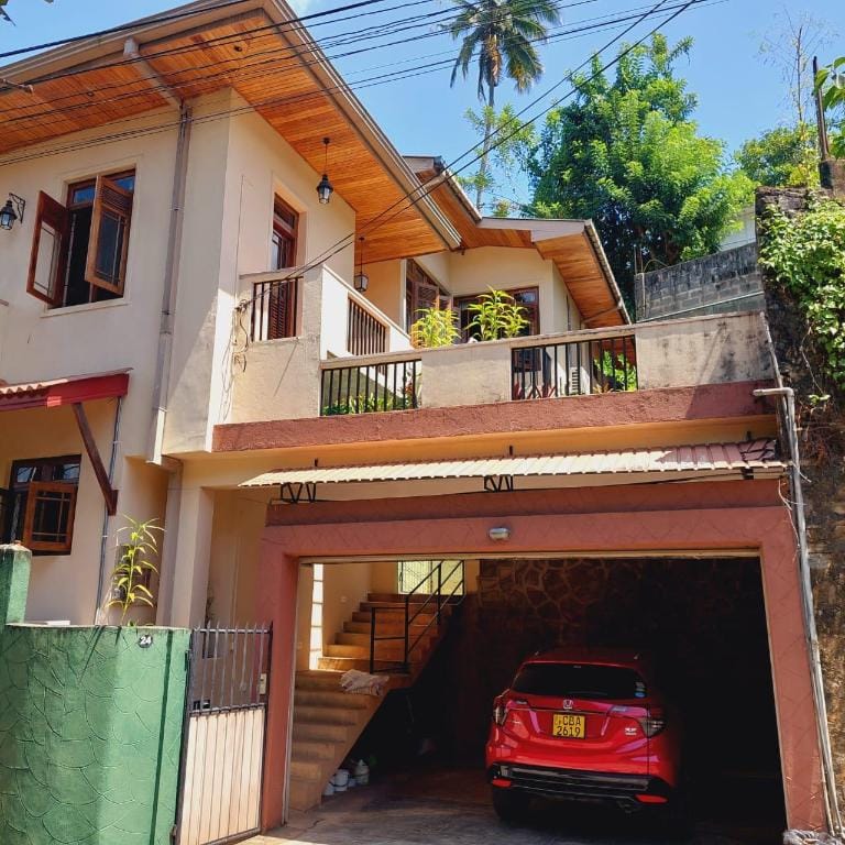 Golden Villa Home Stay # 24  Apartment in Kandy