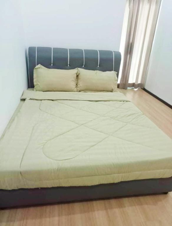 Seaview 2RMansion One21 Gleaneagles Gurney Town  Apartment in George Town