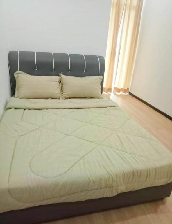 Seaview 2RMansion One21 Gleaneagles Gurney Town  Apartment in George Town