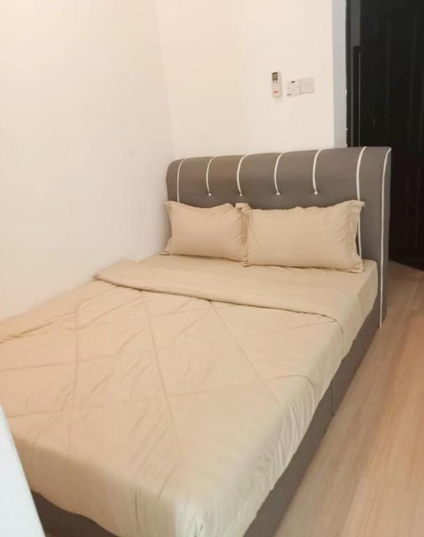 Seaview 2RMansion One21 Gleaneagles Gurney Town  Apartment in George Town