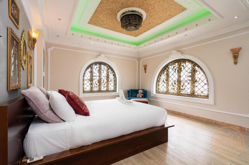 CHEERFUL 6 BEDROOMS VILLA WITH BIG OUTDOOR POOL Villa in Ho Chi Minh City