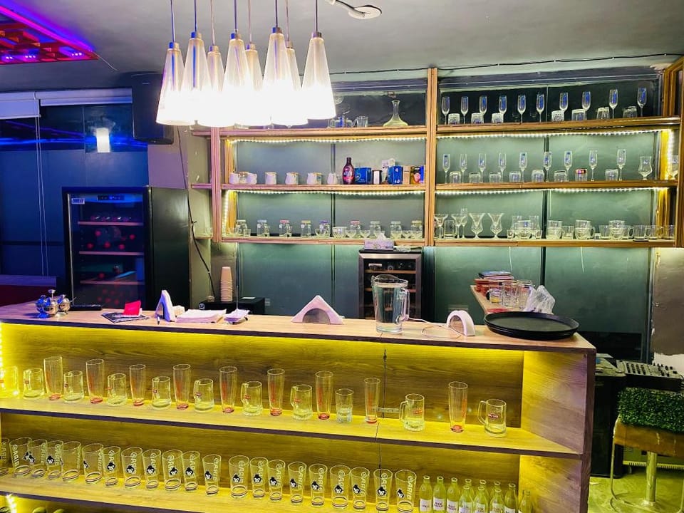 Rooftopcafe Hooka liquor available wid spcl offer Apartment in New Delhi