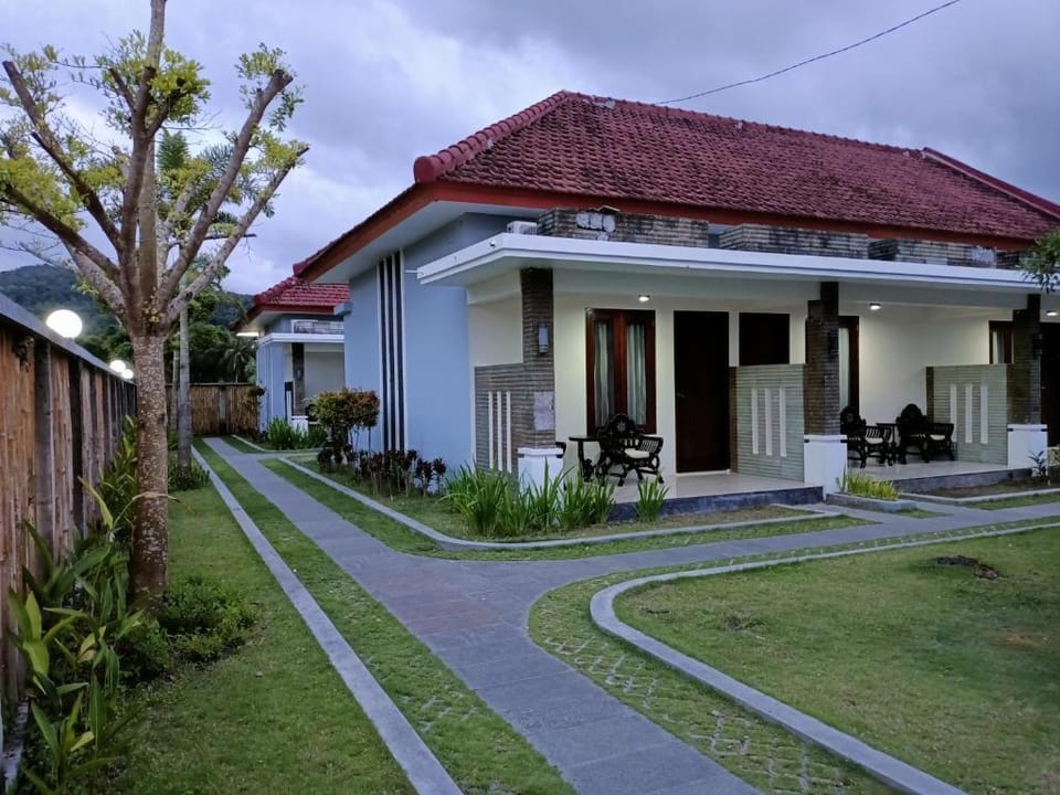 sapak villa Hotel in West Praya
