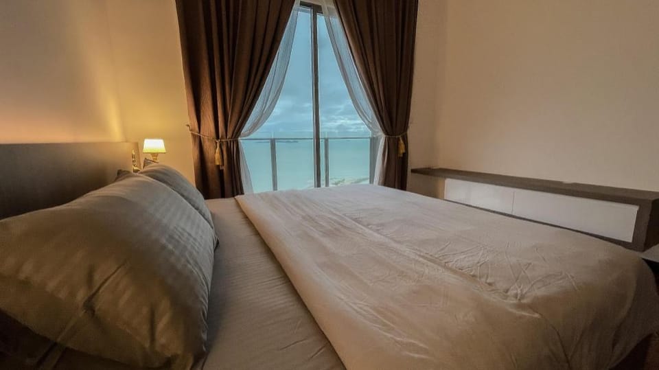 SeaView @ 3 Bedrooms Cozy Suites, Portugal Village Sea View Apartment in Malacca
