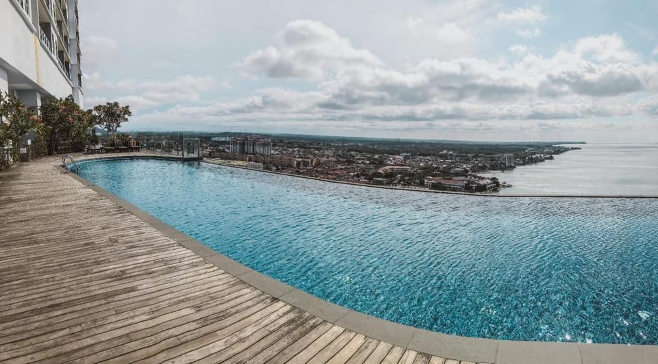 SeaView @ 3 Bedrooms Cozy Suites, Portugal Village Sea View Apartment in Malacca