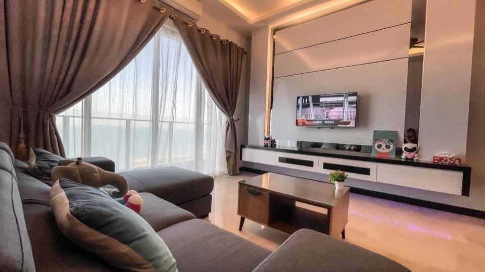 SeaView @ 3 Bedrooms Cozy Suites, Portugal Village Sea View Apartment in Malacca