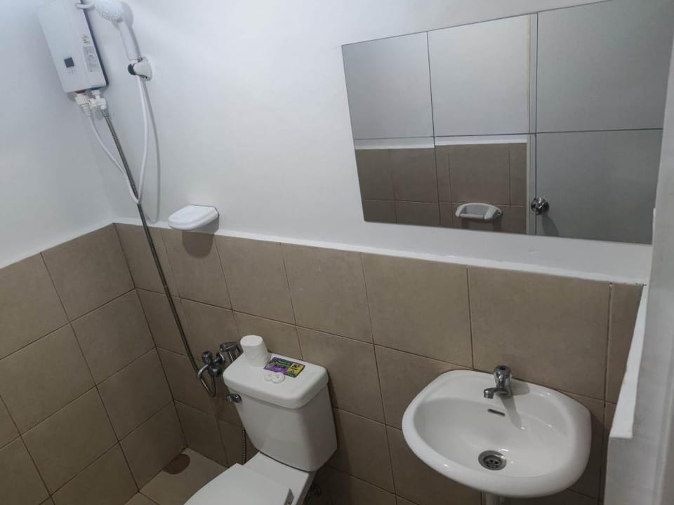Condo 2BR w/Unli Wifi Netflix, Game Console, Pool* Apartment in Bacoor