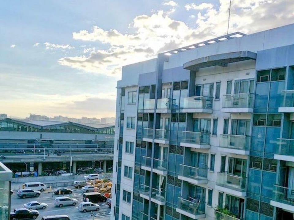 One Palm Tree Villas Newport City Unit 2 Apartment in Pasay