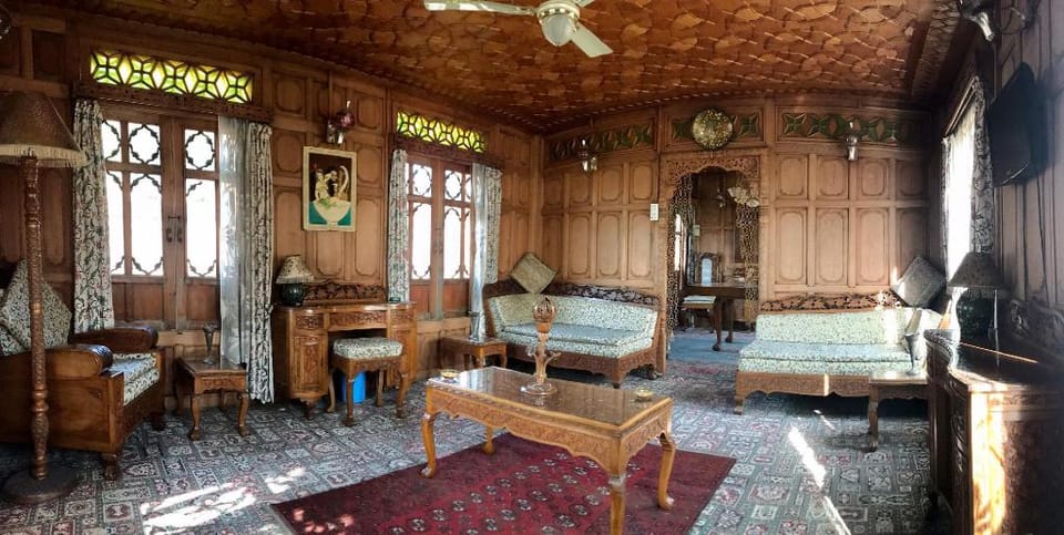 Shabrose Heritage Houseboats Hotel in India
