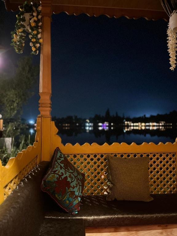 Shabrose Heritage Houseboats Hotel in India