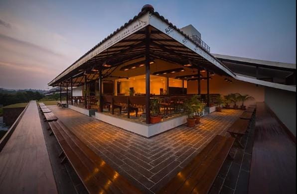 Riverside County Resort Hotel in Maharashtra
