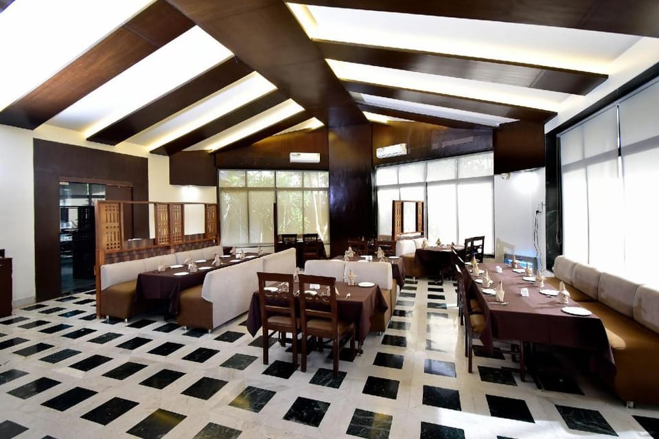 CAVES COUNTY RESORT Hotel in Maharashtra