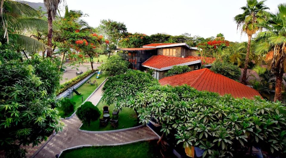 CAVES COUNTY RESORT Hotel in Maharashtra