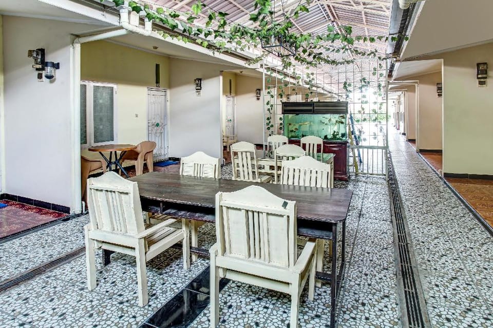 OYO 90969 Nirwana Guest House Hotel in Indonesia