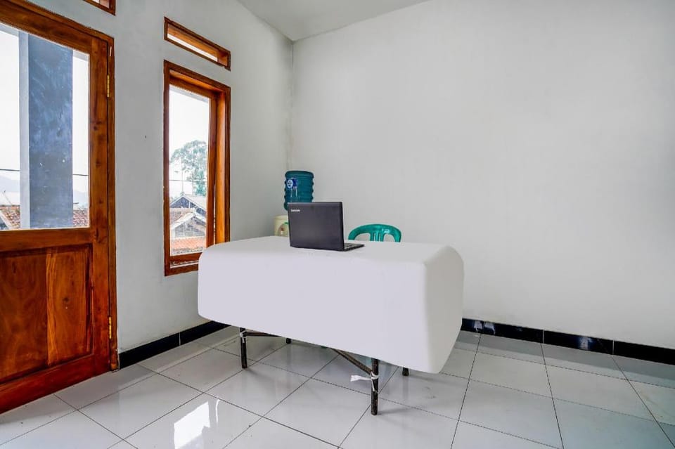 OYO Homes 91002 Eco Tourism Desa Cibodas Areng 3 Syariah Hotel in Lembang