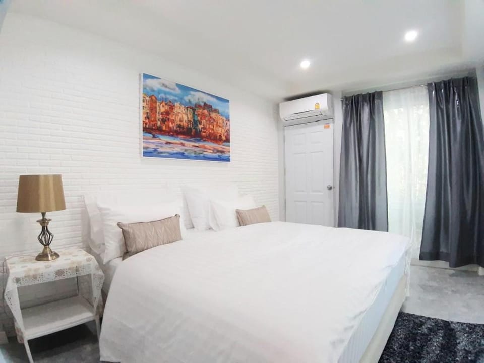 Pimbunya House -V2 Family Room 3 BRs Ubon Vacation rental in Laos