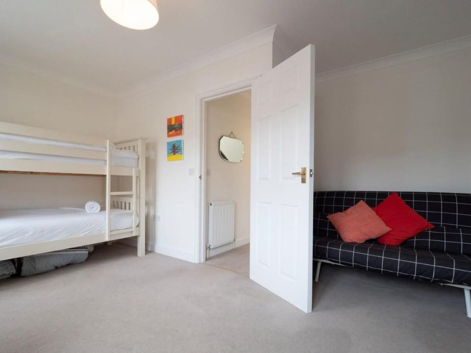 Sweyn House - 4 bedroom family home by the seaside Vacation rental in Margate