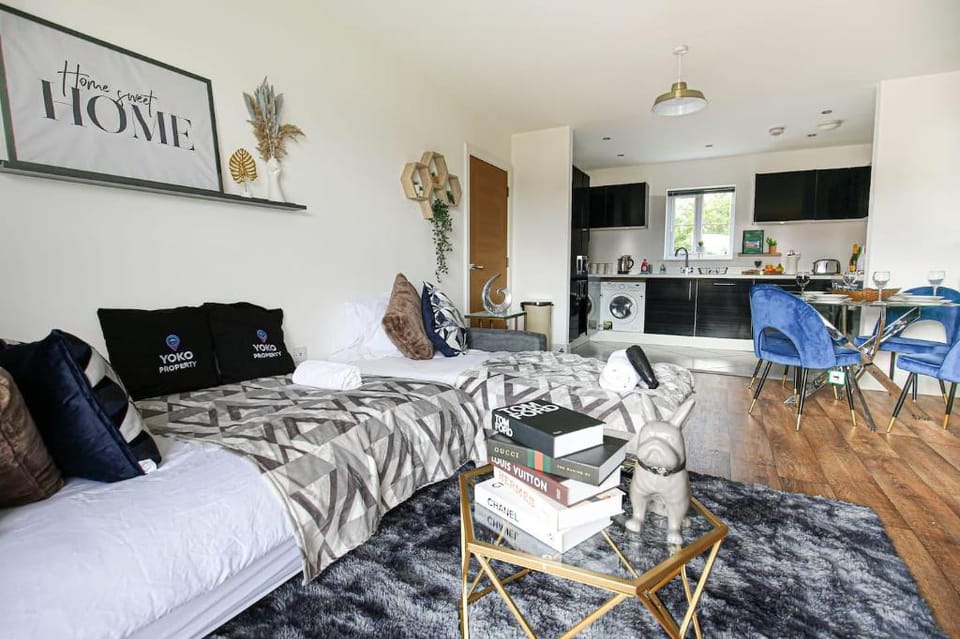 Stylish Duplex Apartment -Great Location - Parking Apartment in Aylesbury Vale