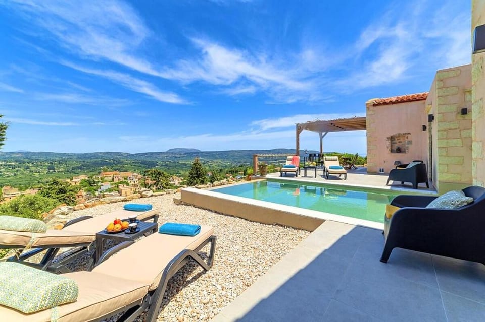 Villa Vardis Heated Pool Villa in Crete