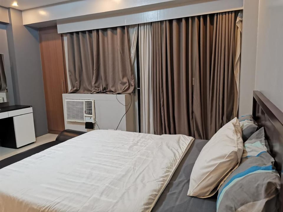 One Palm Tree Villas Newport City Unit  1 Apartment in Pasay