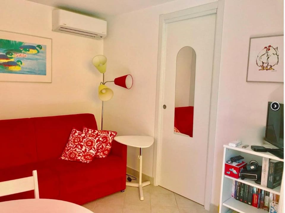 Panoramic sea view, residence with pool, 5 mins walk to beach village centreT2 Apartment in Mandelieu-La Napoule