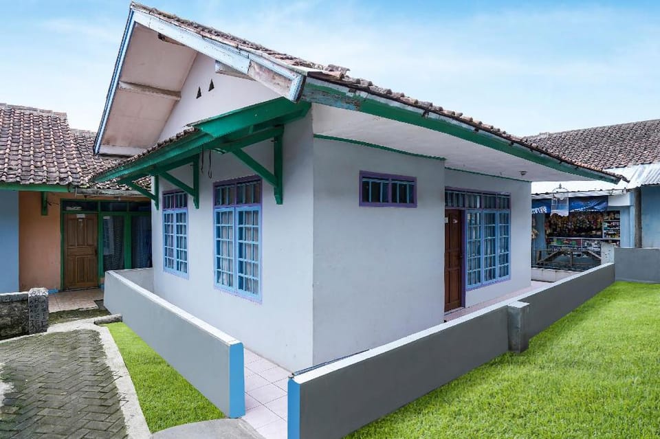 OYO Homes 91009 Eco Tourism Desa Cibodas Areng 4 Syariah Hotel in Lembang