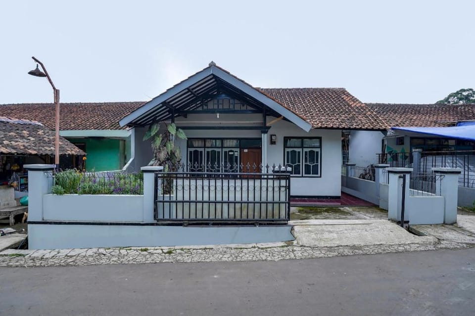 Hotel O Eco Tourism Desa Cibodas Areng 1 Syariah Hotel in Lembang